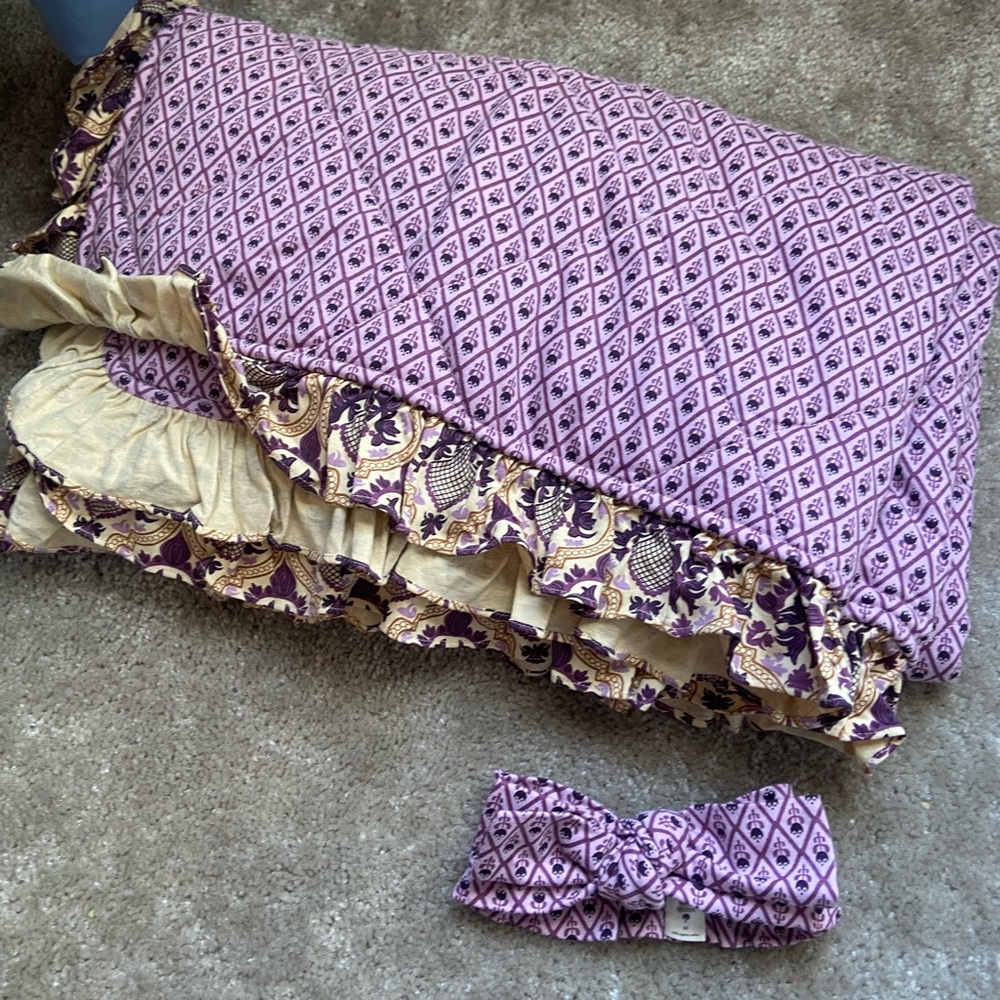 Kate Quinn quilt and matching bow